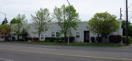 Pacific Crest Apartments in Tacoma, WA - Foto de edificio - Building Photo