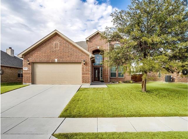 5825 Valley Haven Way in Fort Worth, TX - Building Photo