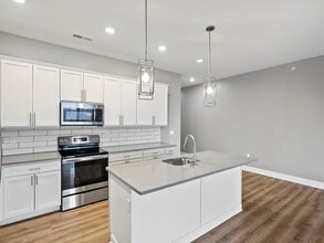 Cedar Valley Luxury Apartments in Rochester Hills, MI - Building Photo - Building Photo