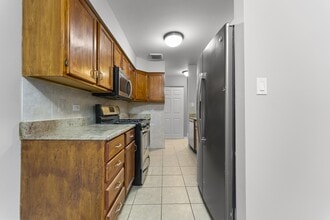 1500 Robin Cir in Hoffman Estates, IL - Building Photo - Building Photo