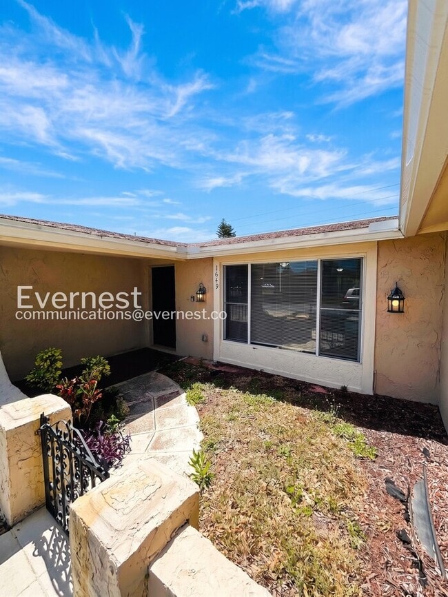 1649 Dartmouth Dr in Holiday, FL - Building Photo - Building Photo