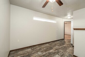 Beal Townhomes in Sioux Falls, SD - Foto de edificio - Building Photo