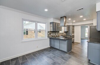 674 Ravensworth Dr in Conroe, TX - Building Photo - Building Photo