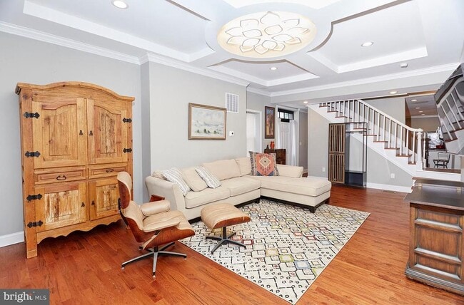 property at 112 S Calhoun St