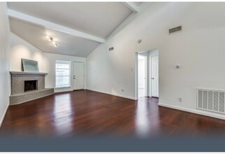 2735 St George Pl, Unit B in Arlington, TX - Building Photo - Building Photo