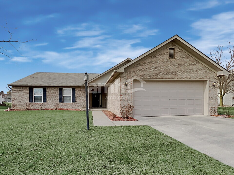 760 Franklin Lakes Blvd in Franklin, IN - Building Photo