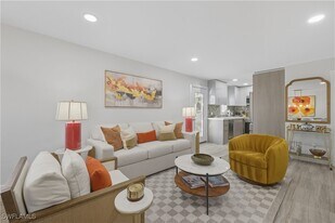 609 12th Ave S in Naples, FL - Building Photo