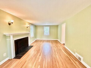 4523 Gladwyne Dr in Bethesda, MD - Building Photo - Building Photo