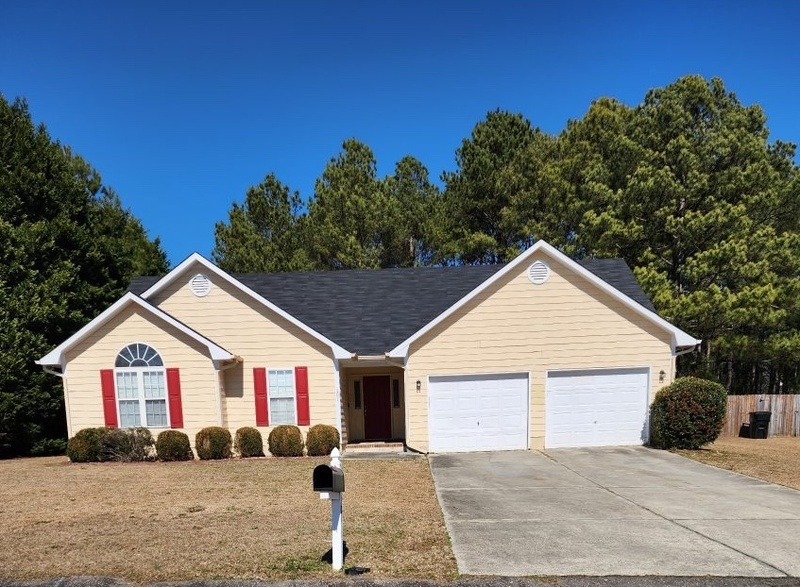 101 Winterfield Dr in Raeford, NC - Building Photo