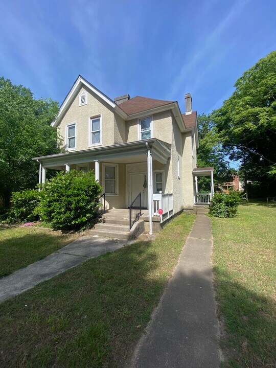 3200 2nd Ave, Unit Apt A (Downstairs) in Richmond, VA - Building Photo