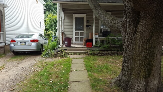 86 W Union St, Unit 86 in Kingston, PA - Building Photo - Building Photo