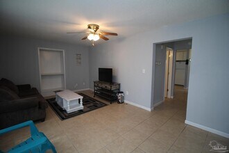 950 Coronado Dr in Gulf Breeze, FL - Foto de edificio - Building Photo