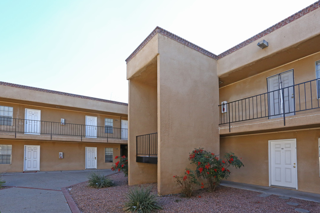 Carousel Studios Apartments in Albuquerque, NM - Building Photo