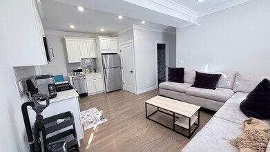 93 George St, Unit 1 in Boston, MA - Foto de edificio - Building Photo