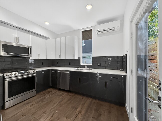 809 NW 52nd St in Seattle, WA - Building Photo - Building Photo