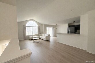 51843 E Pointe Ln in New Baltimore, MI - Building Photo - Building Photo