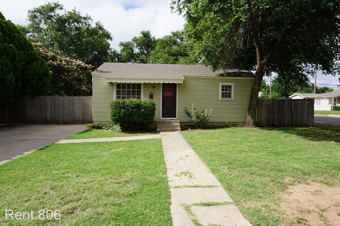 2819 38th St in Lubbock, TX - Foto de edificio
