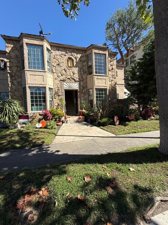 114 1/2 N Pass Ave, Unit Pass in Burbank, CA - Building Photo