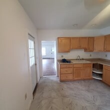 9 Mechanic St, Unit B in North Bennington, VT - Building Photo - Building Photo