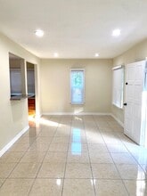 1302 N Chester Ave in Inglewood, CA - Foto de edificio - Building Photo