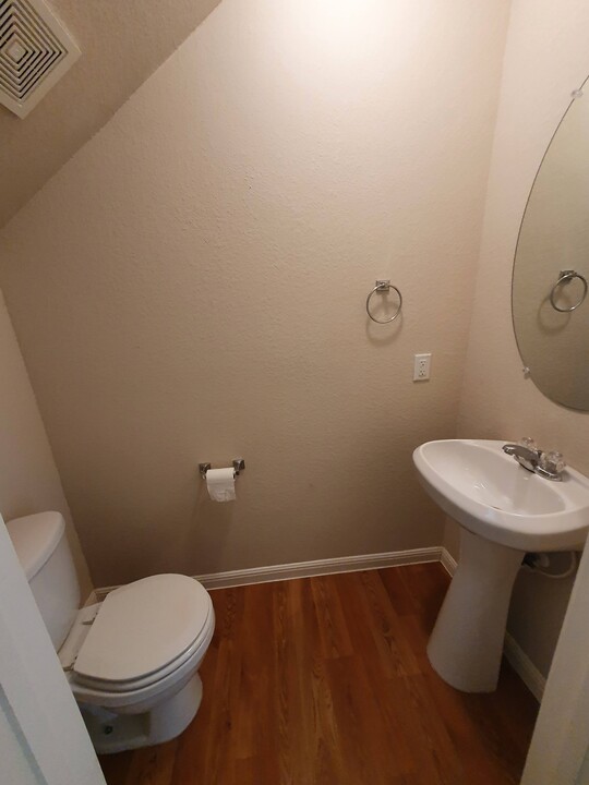 5800 Needle Nook Ct in Austin, TX - Foto de edificio