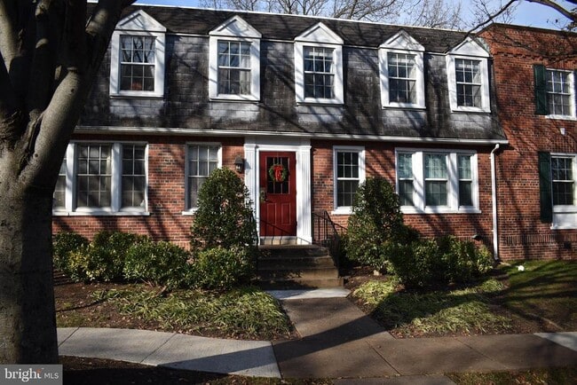 property at 2005 Key Blvd