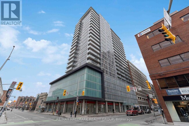 324-324 Laurier Ave W