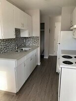 Ferncrest Manor in Edmonton, AB - Building Photo