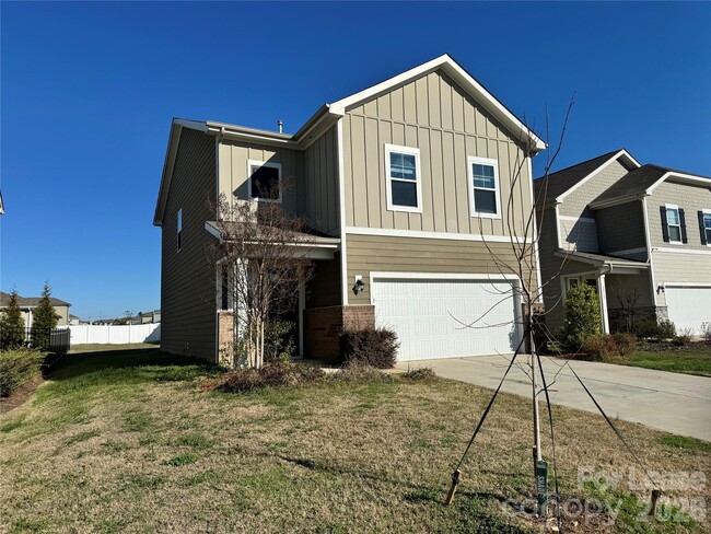 2011 Weddington Pointe Dr in Unionville, NC - Building Photo - Building Photo