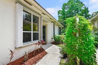 6888 SE Warwick Ln in Stuart, FL - Building Photo - Building Photo