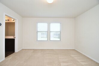 5010 Brewcastle Ln in Park Row, TX - Foto de edificio - Building Photo