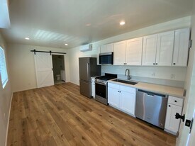 1418 Bath St in Santa Barbara, CA - Building Photo