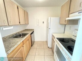 1101 Benoist Farms Rd in West Palm Beach, FL - Building Photo