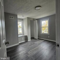 5 E McNeal St, Unit 1 in Millville, NJ - Building Photo