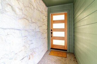 7001 Whispering Creek Dr in Austin, TX - Building Photo - Building Photo