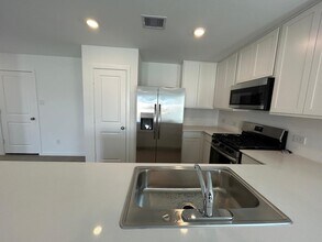 9215 Speckled Trout Dr in Baytown, TX - Building Photo - Building Photo