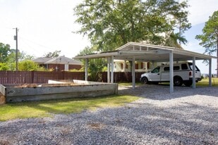 6662 E Bay Blvd in Gulf Breeze, FL - Building Photo