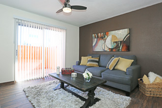 Melrose Apartments in Phoenix, AZ - Building Photo - Interior Photo