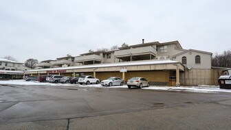 11-52 Glacier Edge Sq in Cross Plains, WI - Building Photo