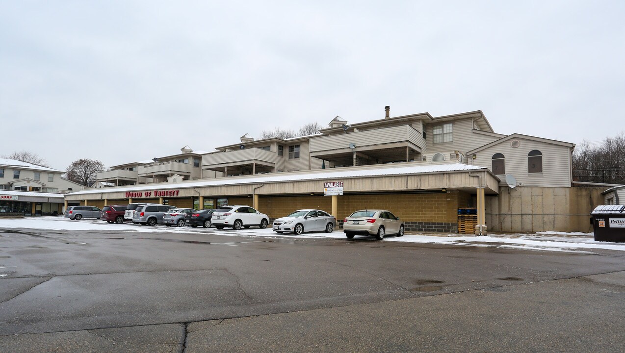 11-52 Glacier Edge Sq in Cross Plains, WI - Building Photo