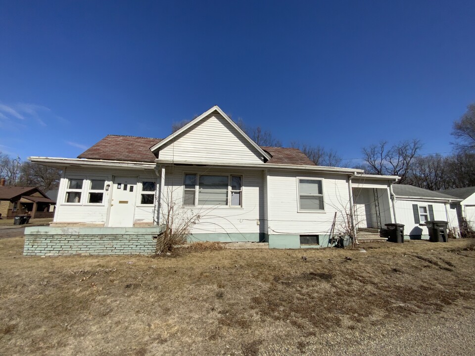 1001 Kingdom St in Danville, IL - Building Photo