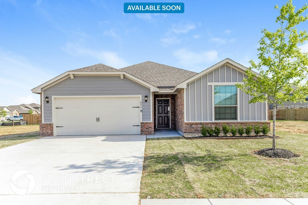 824 NW 6th St in Newcastle, OK - Building Photo