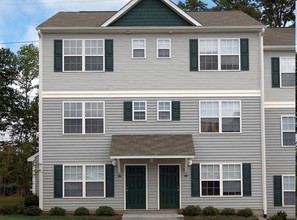 University Village at Clemson in Central, SC - Foto de edificio - Building Photo