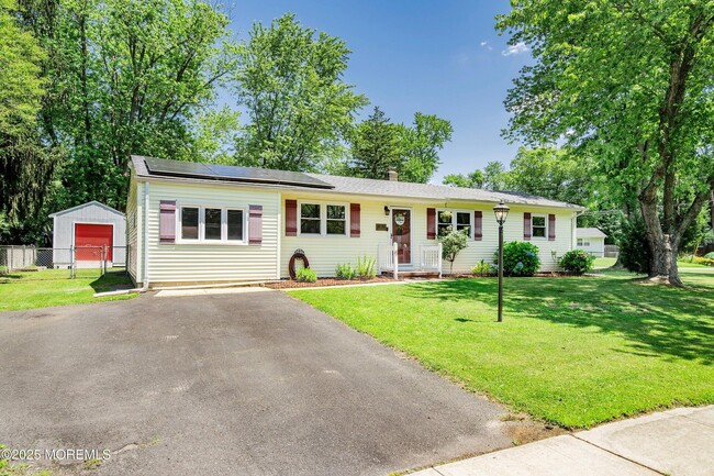 6 Redwood Rd in Howell, NJ - Building Photo - Building Photo