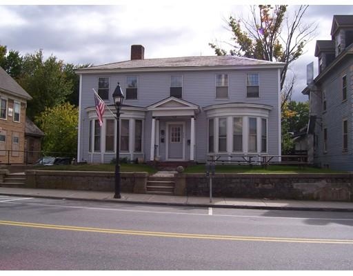 585 Main St in Athol, MA - Foto de edificio