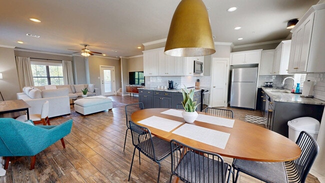 636 Clay St in Bryan, TX - Building Photo - Building Photo