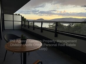 3389 Lakeshore Rd in Kelowna, BC - Building Photo - Building Photo