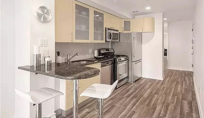 536 N Van Ness Ave, Unit 3 in Los Angeles, CA - Foto de edificio - Building Photo