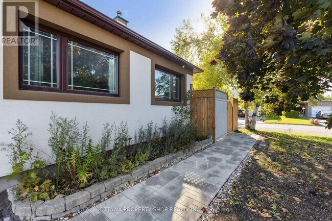 46 Flint Ct in Ottawa, ON - Building Photo - Building Photo