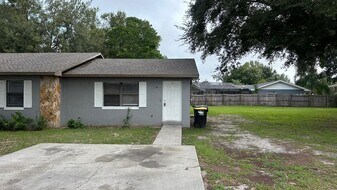 184 Julie Ln in Auburndale, FL - Building Photo